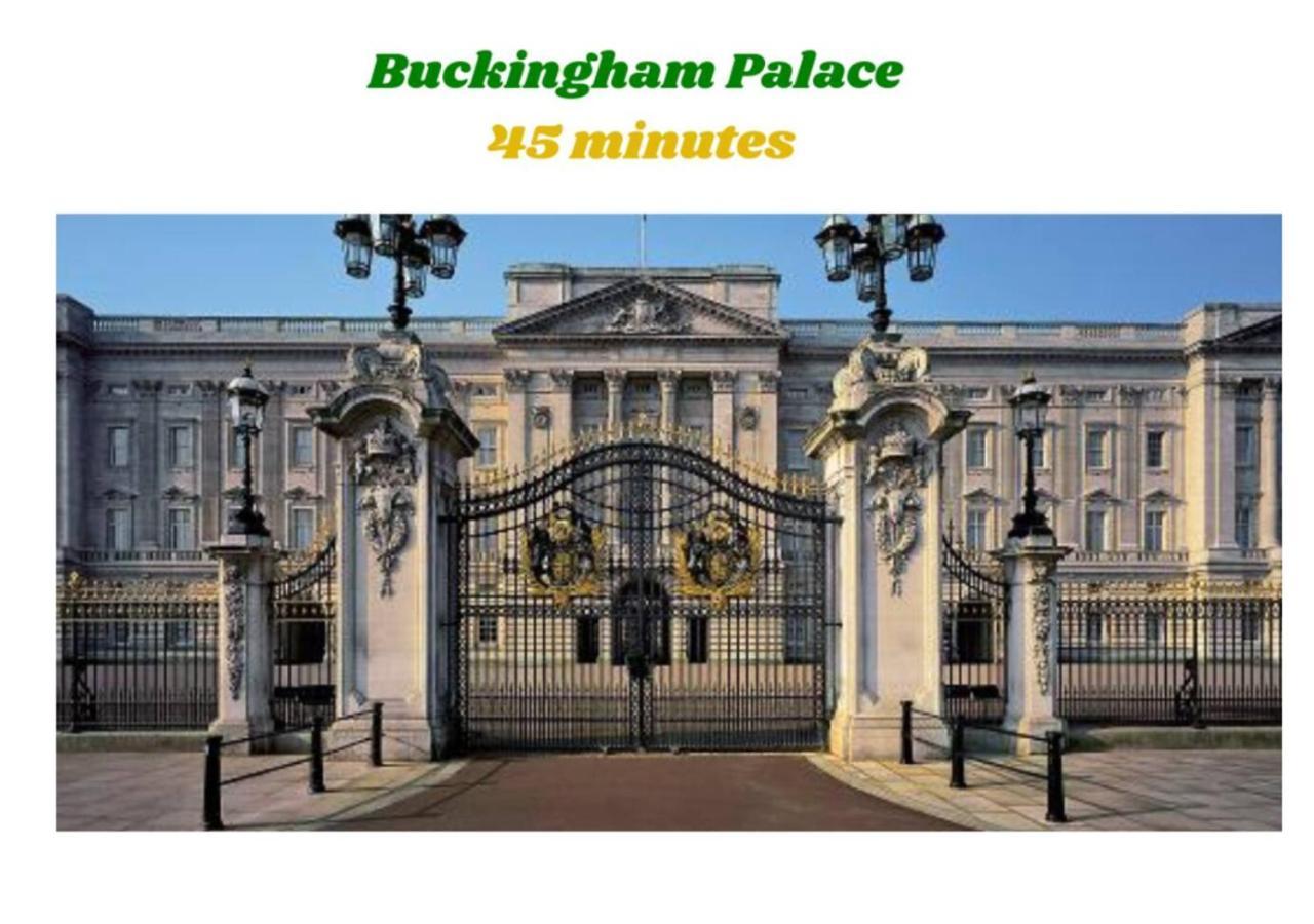 Elegant 2 Bedroom Hideaway In The Heart Of London - Sleeps 6 People- Has A King Bed- Parking Available! Instant Book! 20 Percent Off! Limited Time Deal! Barnet